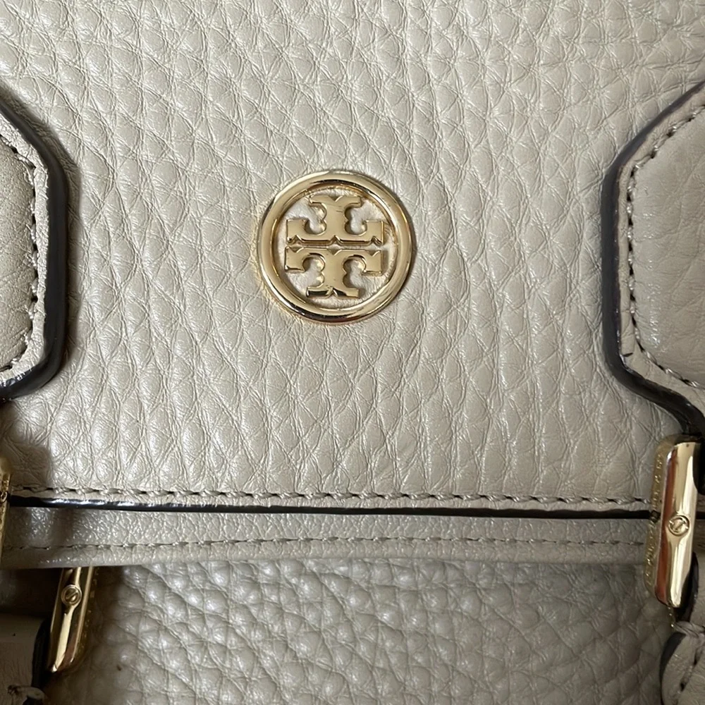 Tory Burch Cross body bag. Like new - Picture 2 of 4
